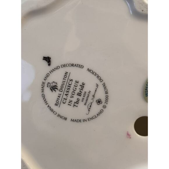 Royal Doulton Classics in Vogue - THE BRIDE - HN 4324 - Picture 8 of 9